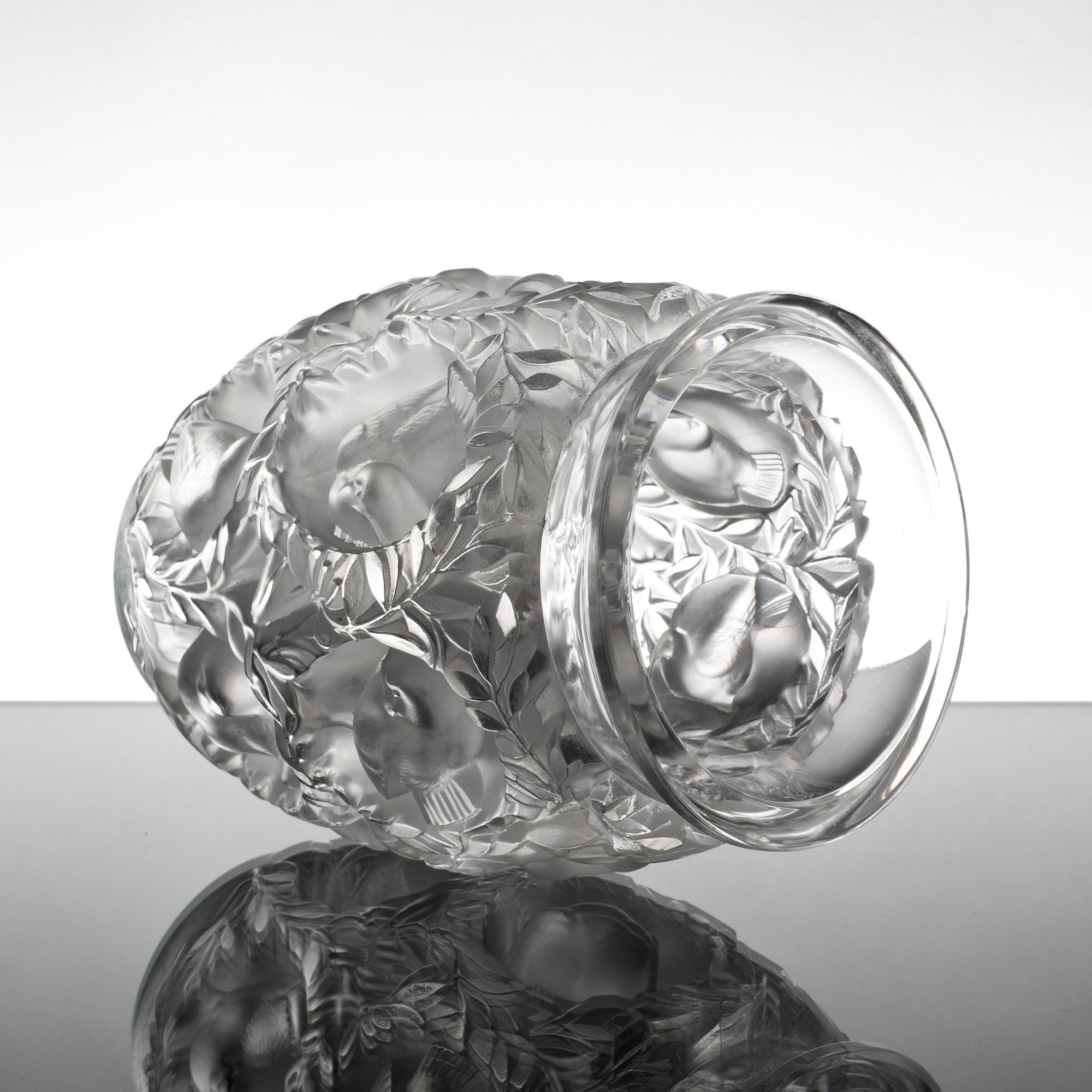 VAS, glas. Sign Lalique, France.