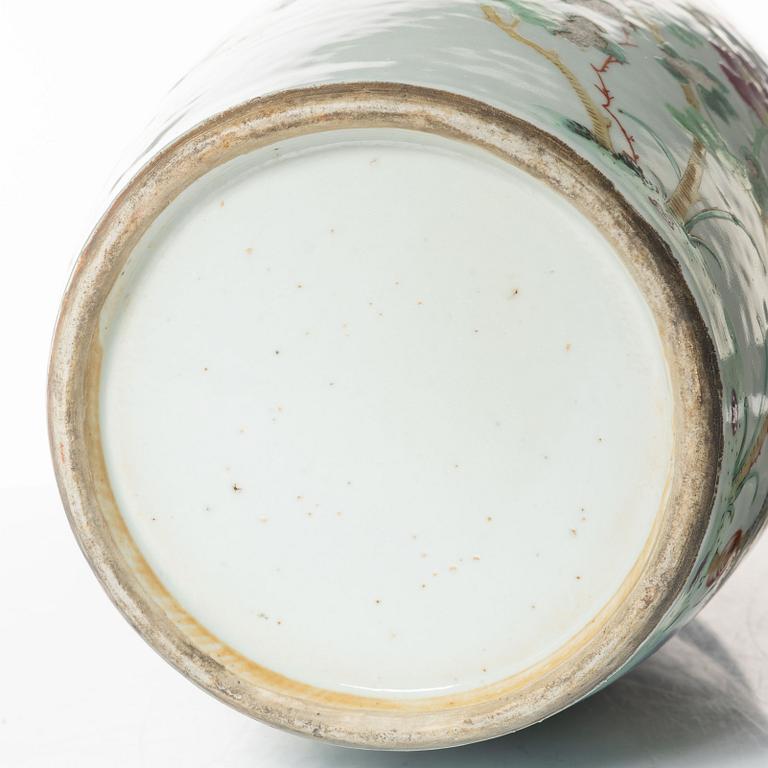 A Chinese famille rose porcelain 'phoenix' vase, late Qing dynasty / early 20th century.