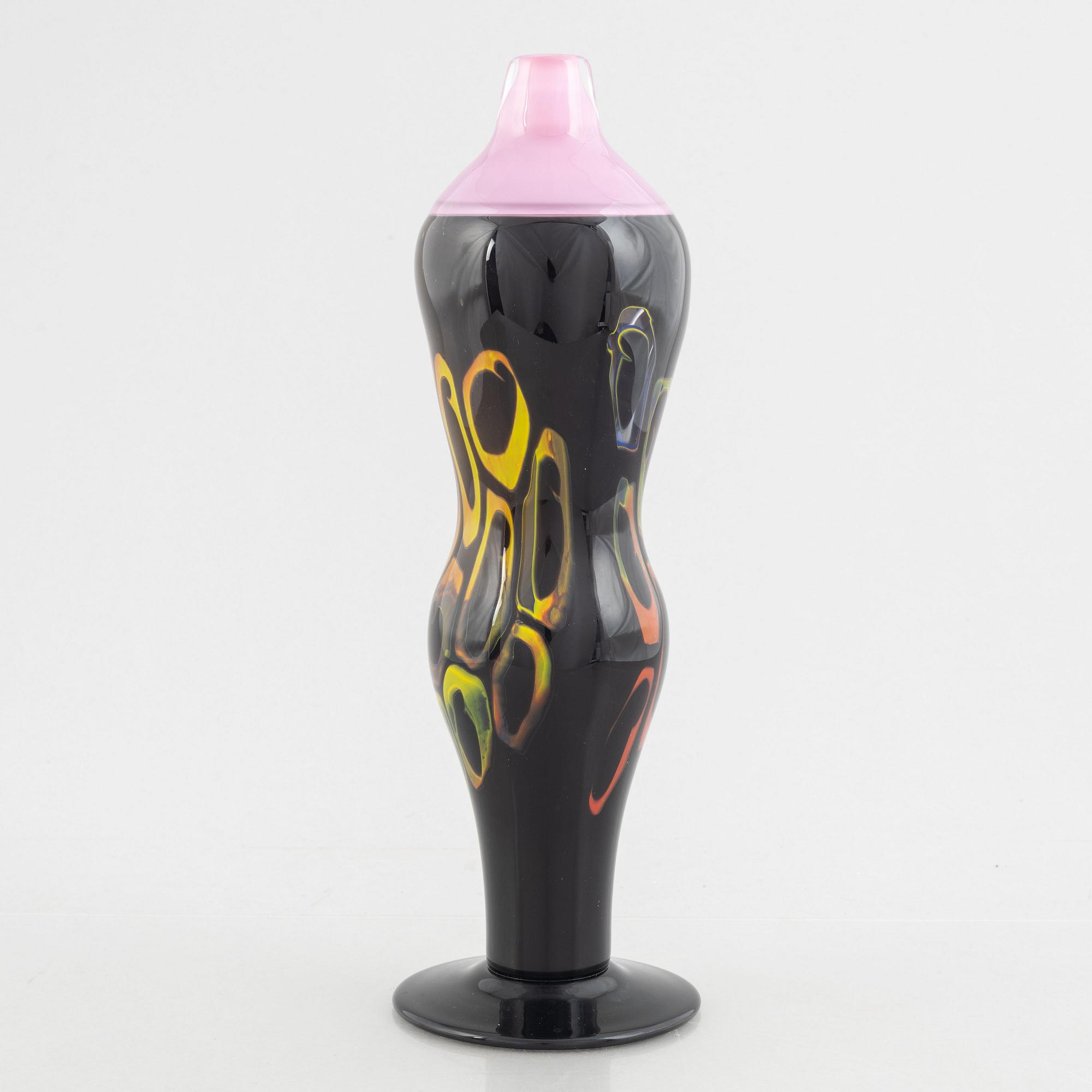 Klas-Göran Tinbäck, a unique glass vase, unique, executed in his own studio, Sturehov 1992.