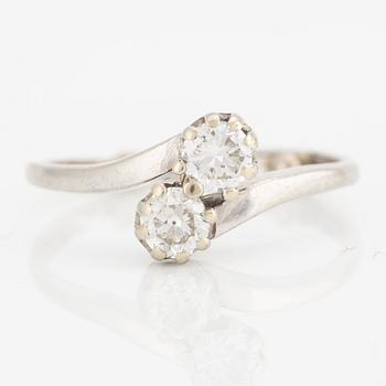 Ring in 18K white gold with round brilliant-cut diamonds.