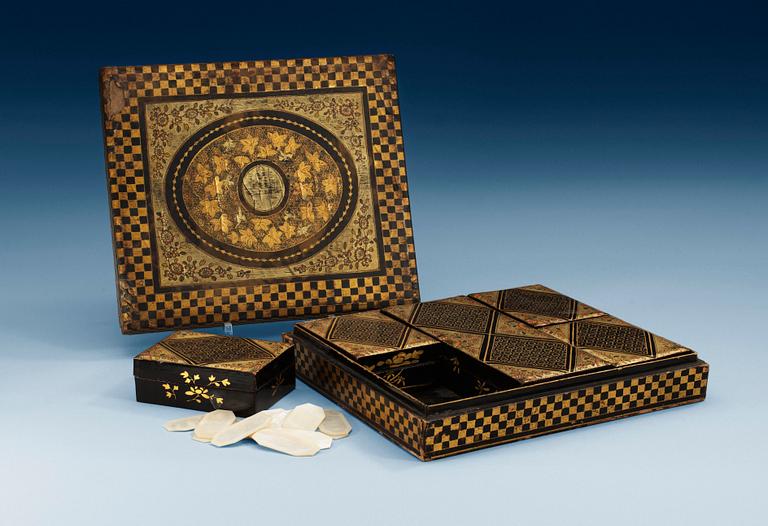 A lacquer box with cover, Qing dynasty, 19th Century.