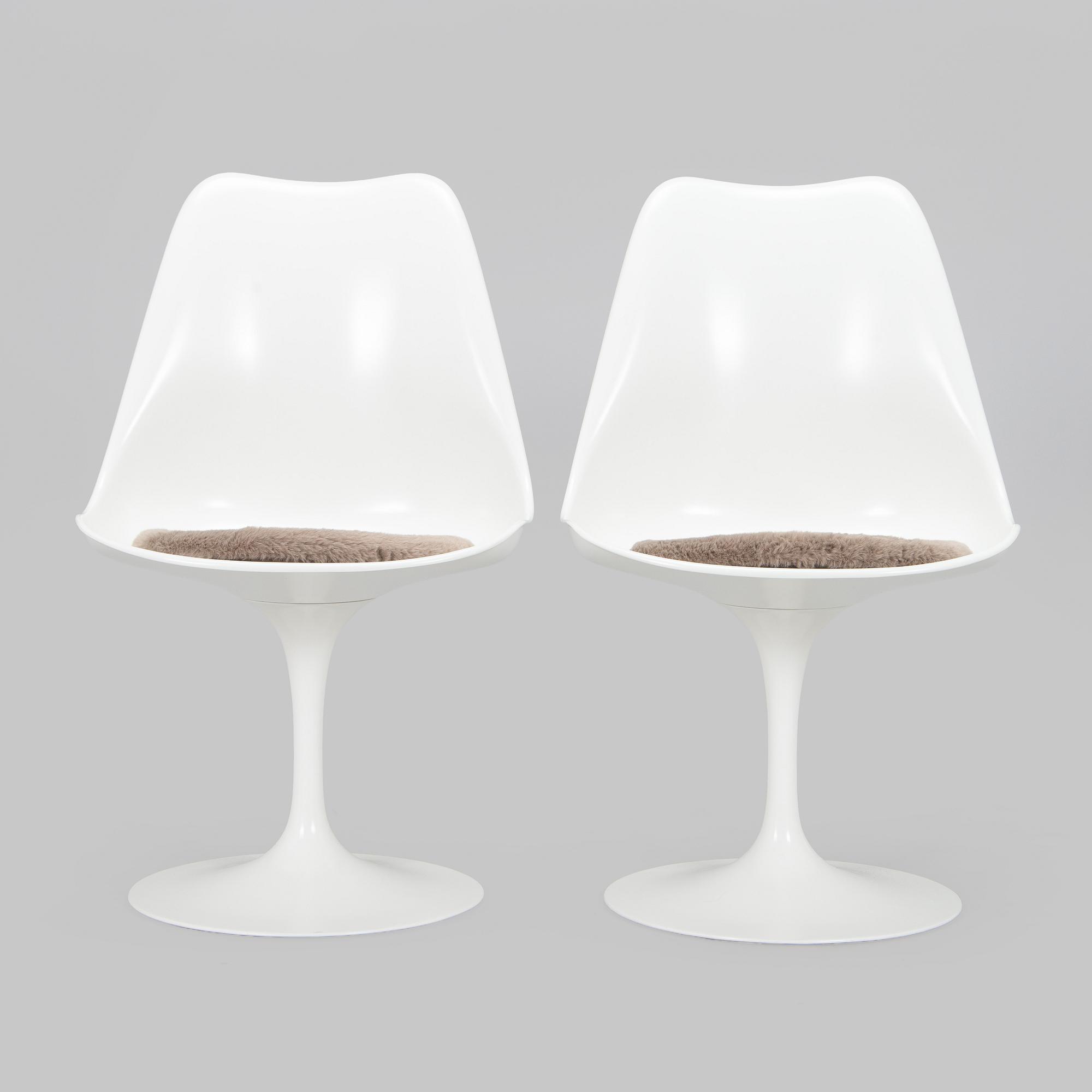 Eero Saarinen, A set of six 'Tulip' chairs, Knoll International.