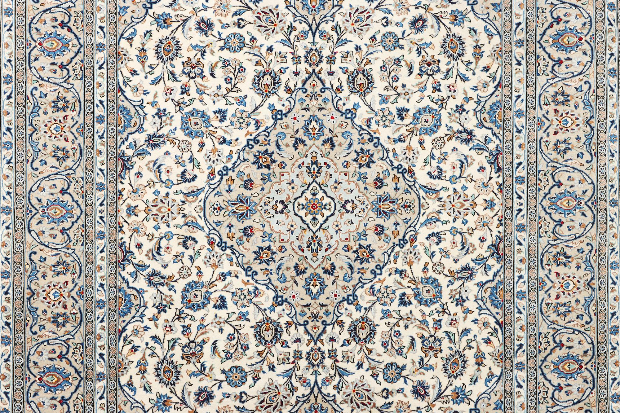 A Kashan carpet, c. 355 x 238 cm.