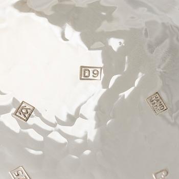 A. Tillander, skål, sterlingsilver och emalj. Helsingfors 2005.