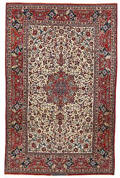 317. MATTO, a carpet, Old Esfahan, part silk, ca 327 x 209 cm.