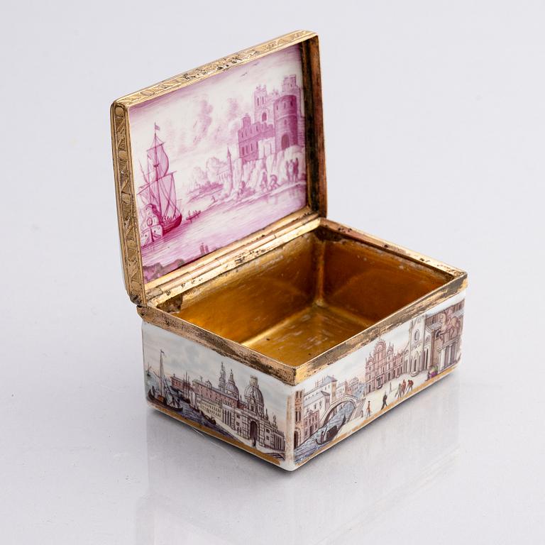 Box, porcelain, probably Germany 17th/18th century, with Venetian motifs.