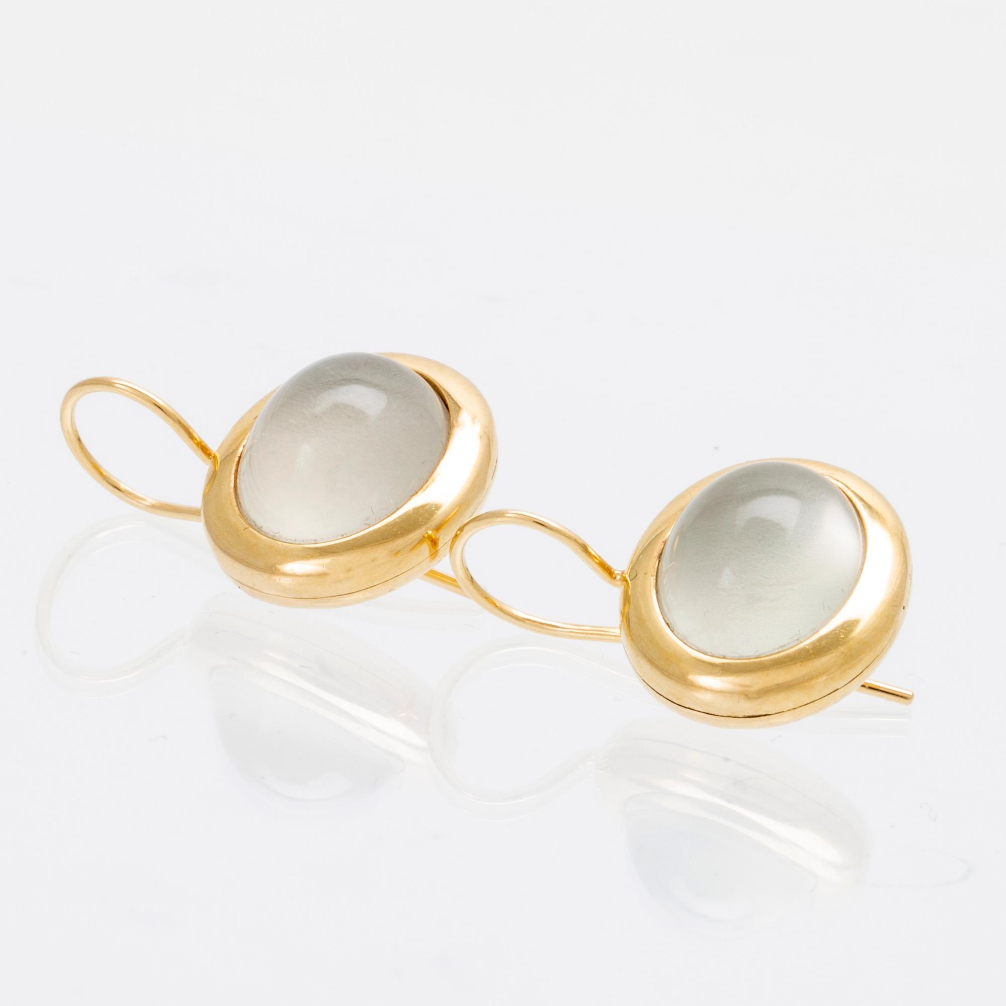 A pair of 18K gold earrings "Emeli" with cabochon-cut moonstone from Ole Lynggaard.