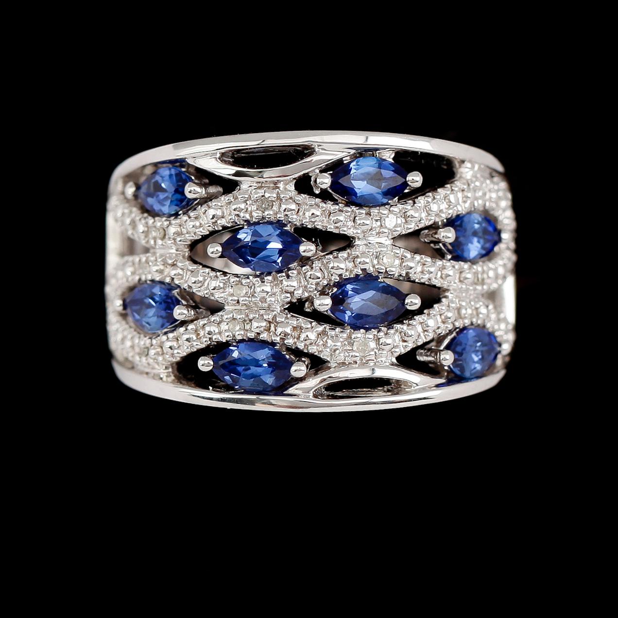 RING, 10 k vitguld, blå safirer, diamanter tot ca 0.06 ct.