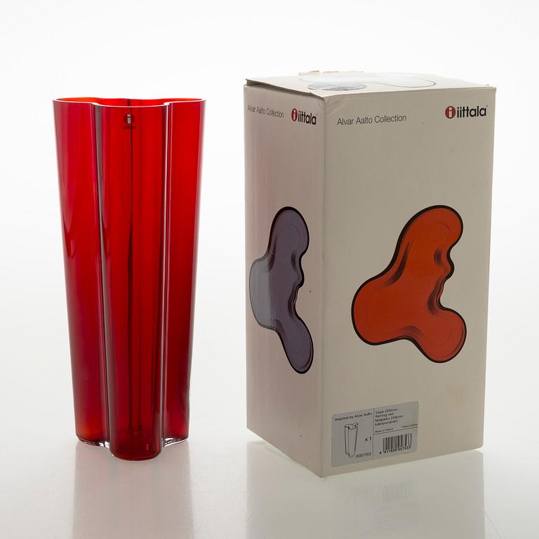 Alvar Aalto, A set of two '3030' glass vases, signed Iittala.