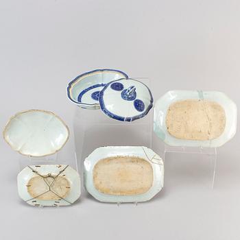 Four blue and white export porcelain service objects, Qing dynasty, Qianlong (1736-95).