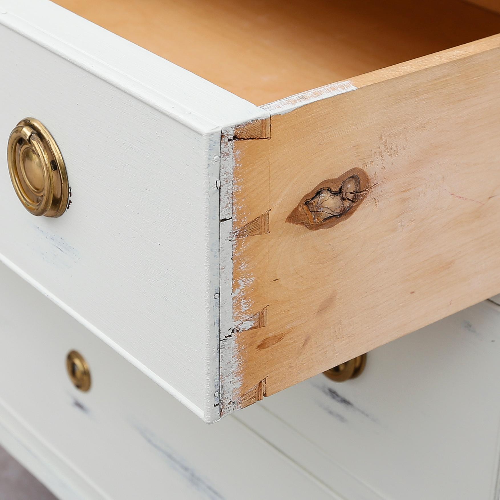 BYRÅ, gustaviansk stil, 1900-talets andra hälft.