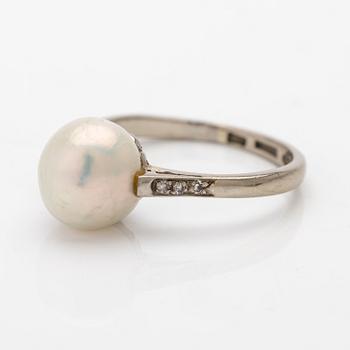 18K white gold ring with diamonds and pearl, CG Hallberg Stockholm 1949.