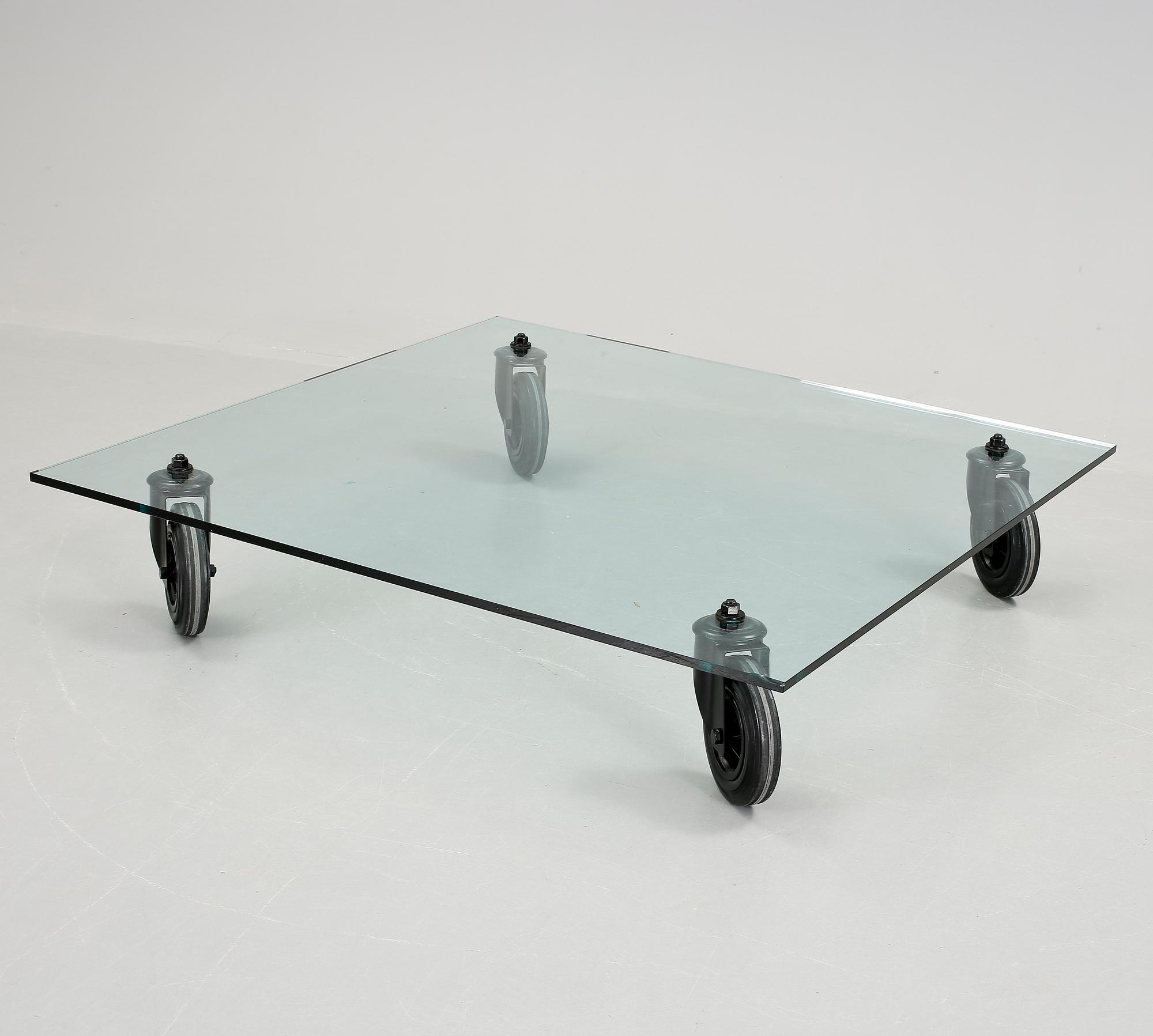 SOFFBORD, "Tavolo con ruote", Gae Aulenti, Fontana Arte, Italien.