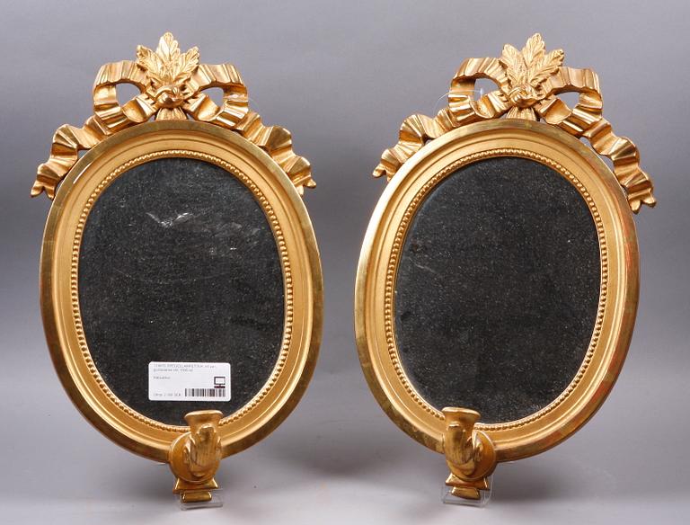 SPEGELLAMPETTER, ett par, gustaviansk stil, 1900-talets första hälft.