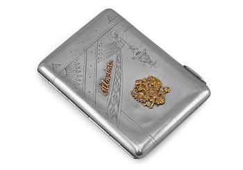 A CIGARRETTE CASE, 84 silver, gold. Ivan Alexejev 1908-17 Moskva. Vikt 195 g.