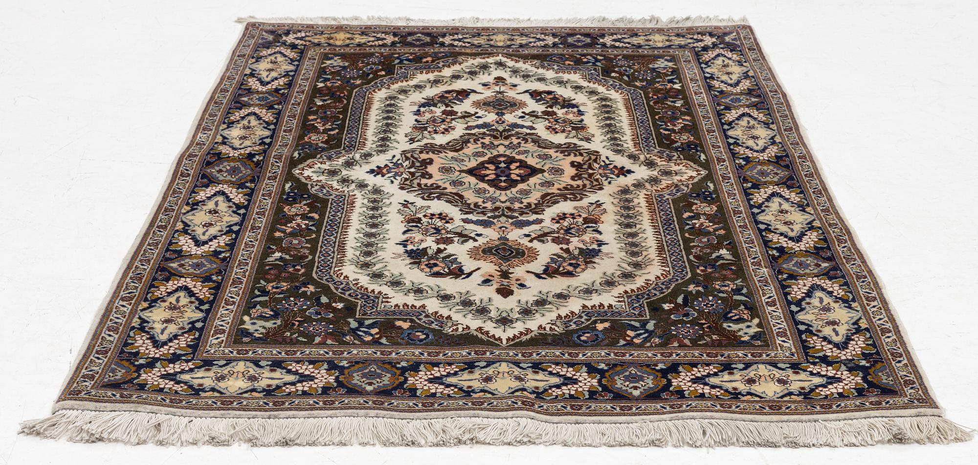 A Tabriz rug, c. 155 x 102 cm.