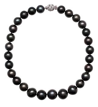 343. A NECKLACE, tahiti pearls 28 pcs 13 - 17 mm. A diamond set clasp in 18 K white gold.