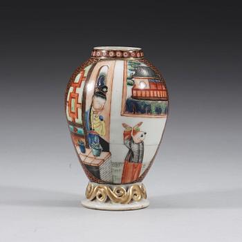 A famille rose tea caddy, Qing dynasty, Qianlong (1736-95).