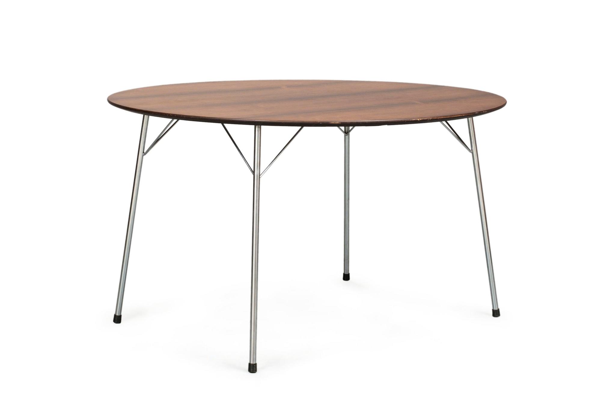 ARNE JACOBSEN, matbord, Fritz Hansen, Danmark, 1966, modell 3600.