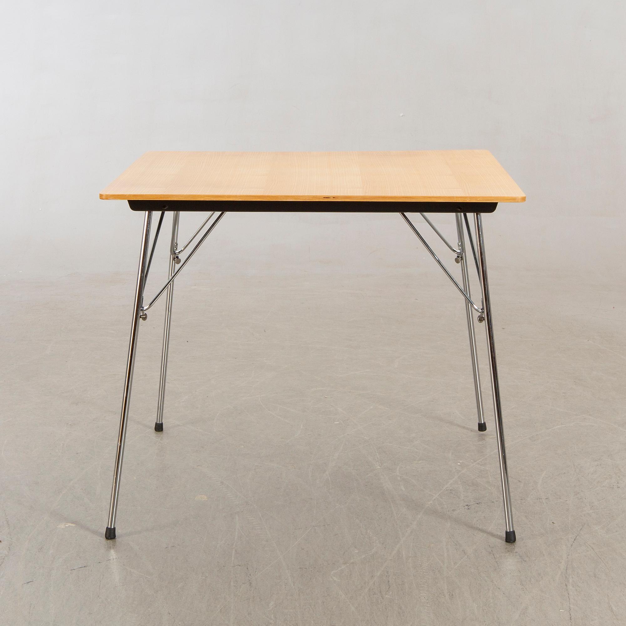 Charles Eames table folding table made for Vitra. Bukowskis