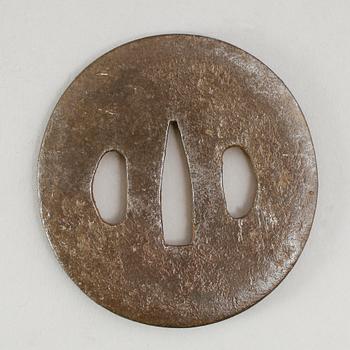 TSUBA, 3 st, järn, Japan, 1500-/1600-tal, 1600-/1700-tal och 1700-/1800-tal.