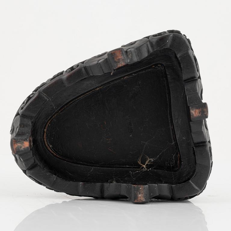 A famille rose 'Rockefeller-pattern' cup with stand, Qing dynasty, Qianlong (1736-95).