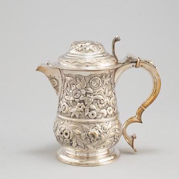 AN ENGLISH SILVER TANKARD, Thomas Whipham & Charles Wright, London 1762.