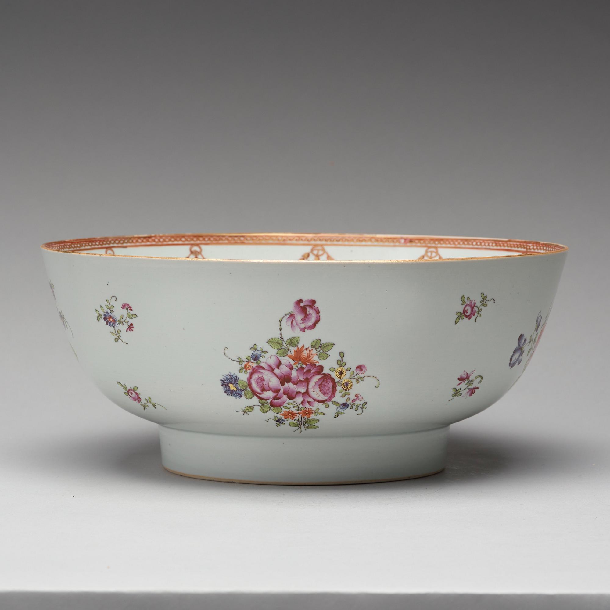 A famille rose punch bowl, Qing dynasty, Qianlong (1736-95).