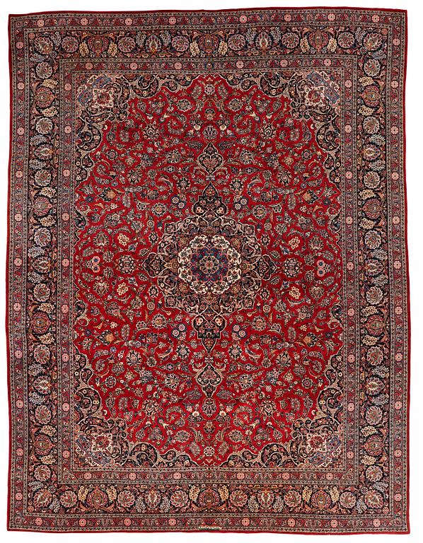 A carpet, semi-antique Kashan, ca 428,5 x 323,5 cm.