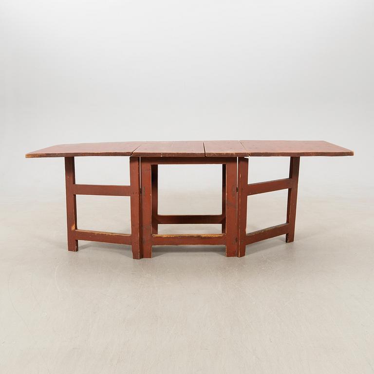 Drop-leaf table 19th century.