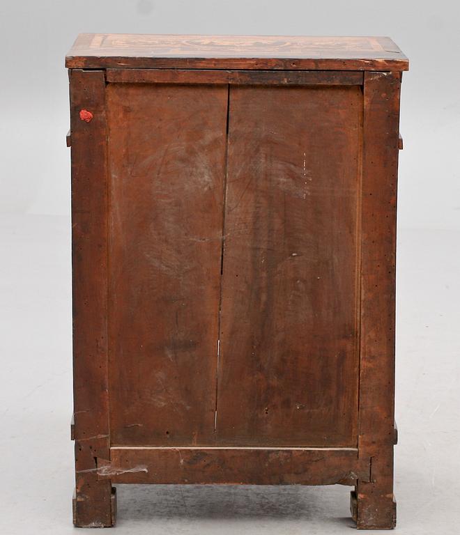 An Italien late 18th century chamber pot cupboard.