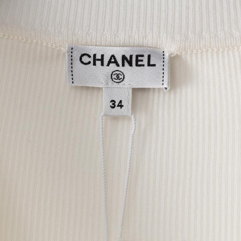 Chanel, a knitted wool sweatshirt, french size 34.