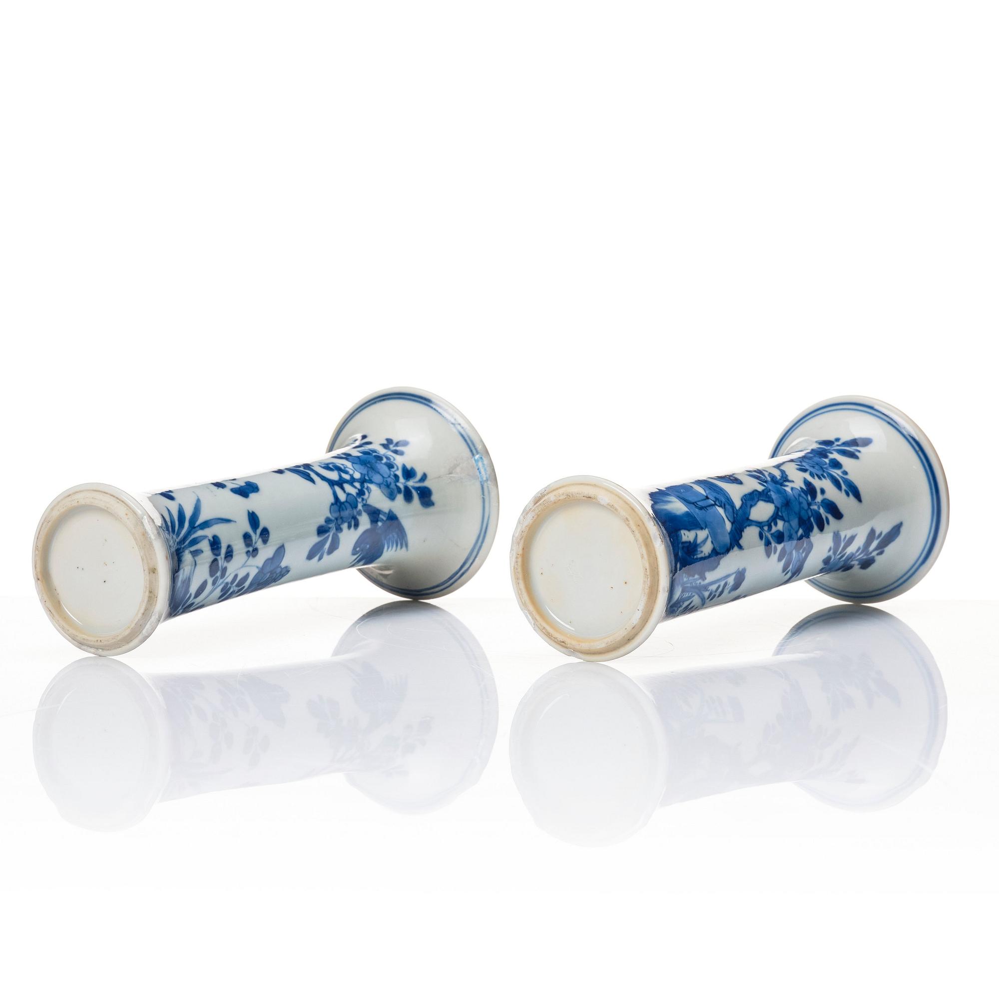 A pair of blue and white vases, Transition, 17th Century.