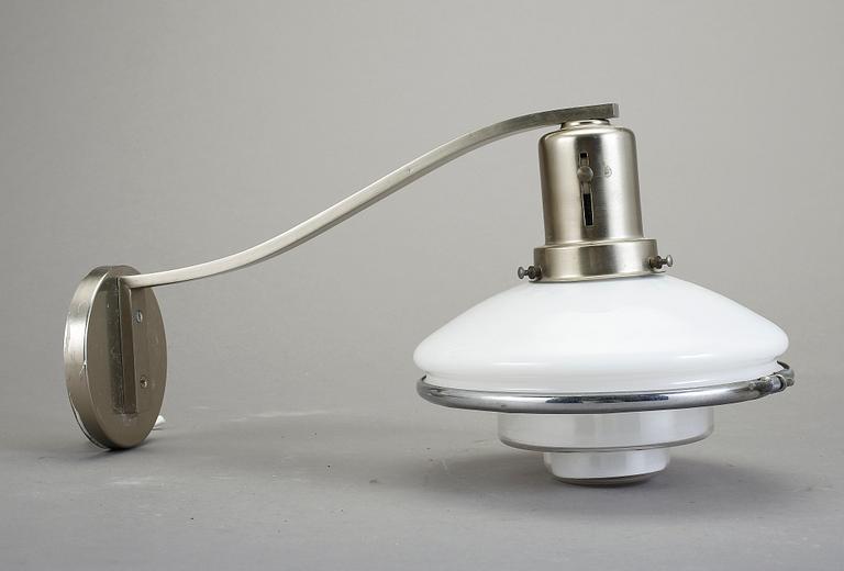 VÄGGLAMPA, "Sistrah-pendel", formgiven av Otto Müller, Megaphos.