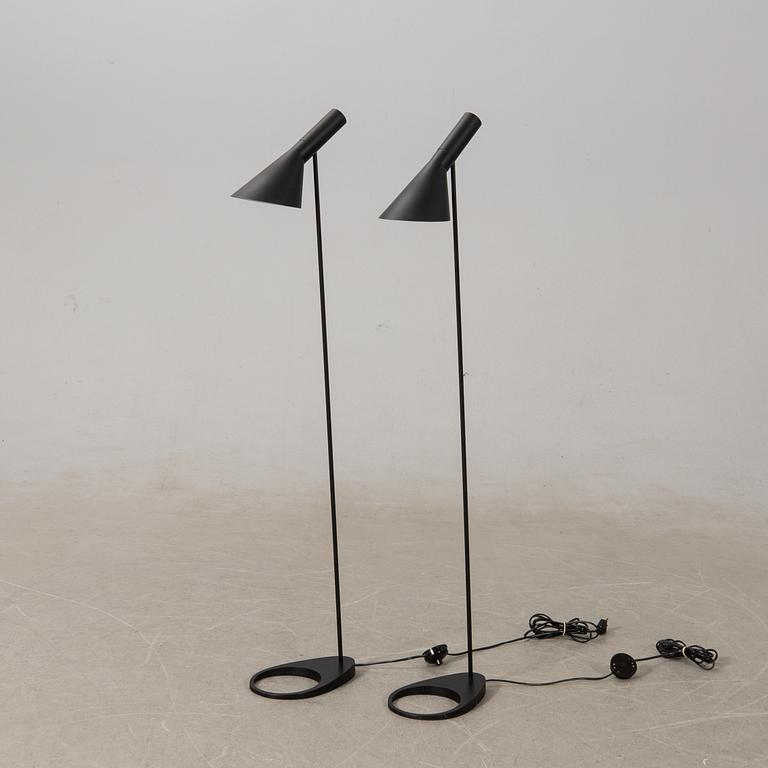 Arne Jacobsen, golvlampor 1 par, "AJ" för Louis Poulsen, Danmark.