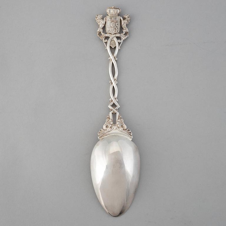 Firma Alexandre Gueyton, 12 st skedar, silver ur Youssopovs Skandinaviska servis, Paris, 1800-talets andra hälft,