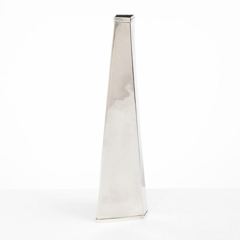 Leif Söderlund Silversmide, vase, sterling silver, Borlänge, Sweden, indistinct year mark.