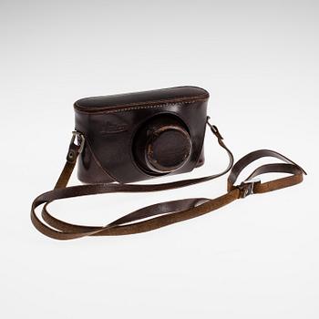 KAMERA OBJEKTIIVILLA,  Leica IIIg, nr 943108, Ernst Leitz, GMBH Wetzlar, Saksa 1900-luvun puoliväli.