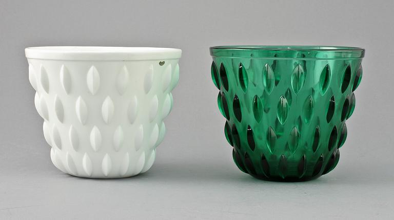 A set of two glass flower pots by Arthur Percy, Gullaskruf.