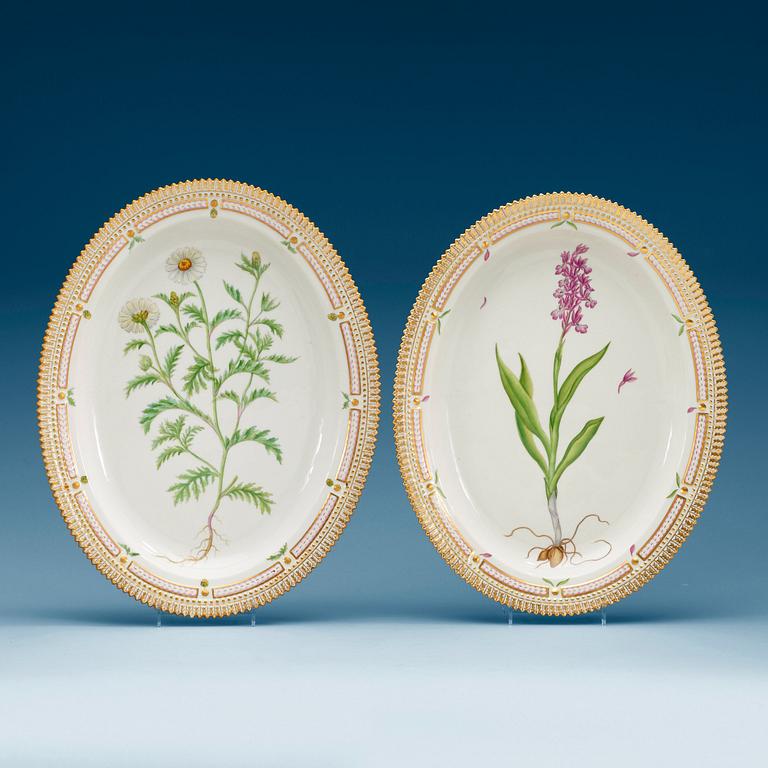 A pair of Royal Copenhagen 'Flora Danica' dishes, Denmark, 20th Century.