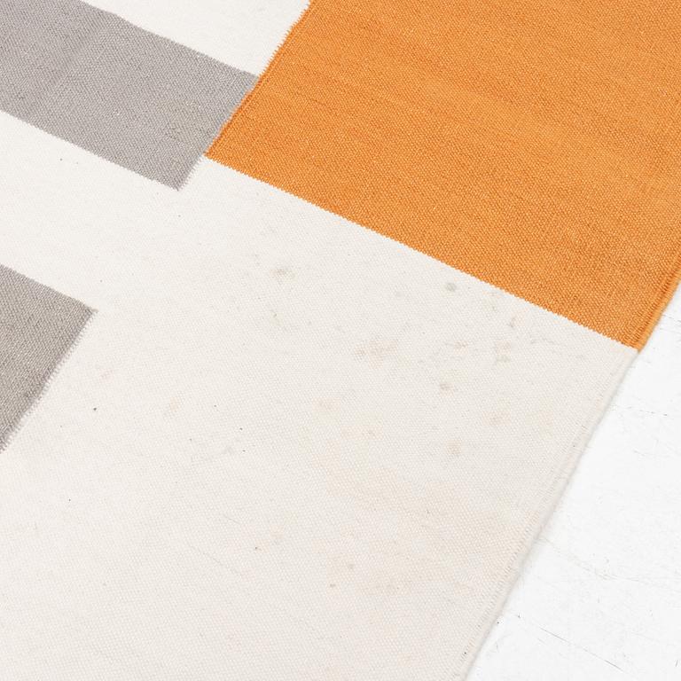 Matta, "Graphic orange", Linie design, ca  302 x 205 cm.