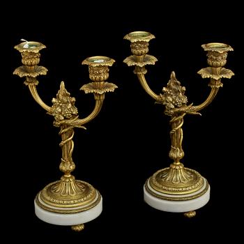 KANDELABRAR, ett par, Louis XVI-stil, omkring 1900.