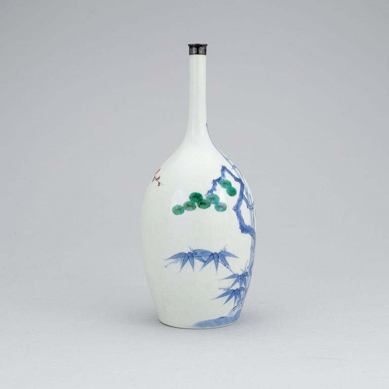 A Japanese Imari vase, Meiji period (1868-1912).