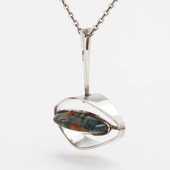 Elis Kauppi, a silver necklace with moss agate. Kupittaan Kulta, Turku 1965.