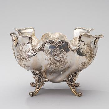 A SILVER BOWL, Emile Delair Paris 1882-1920, weight 972 g.