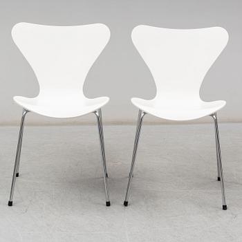 ARNE JACOBSEN, stolar, ett par, "Sjuan", Fritz Hansen, 2001.