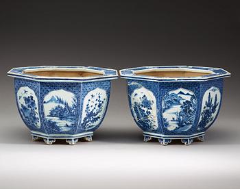 A pair of blue and white flower pots, Qing dynasty, 18th Century.