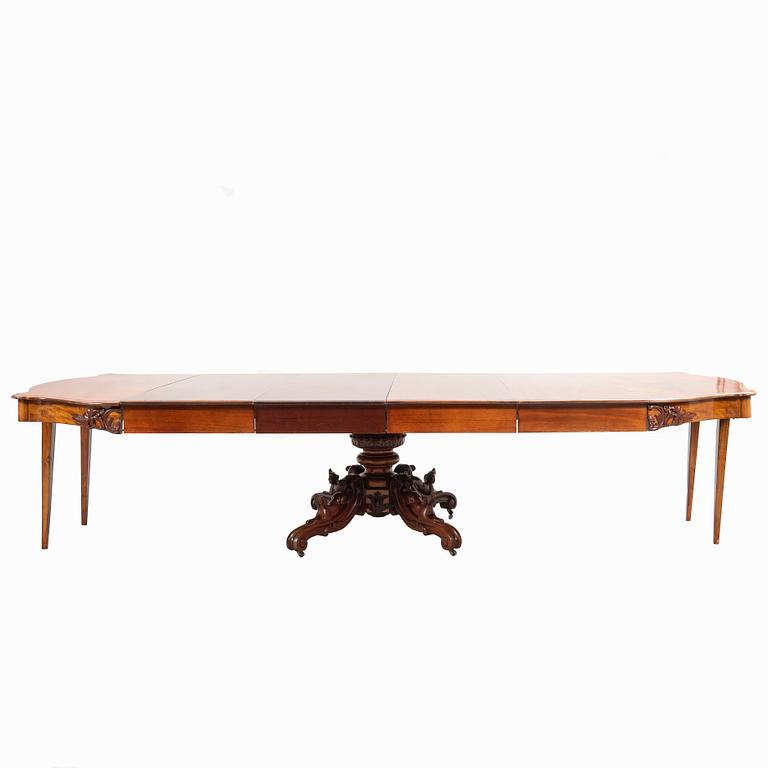 Dining table, Rococo style, first half of the 20th century.