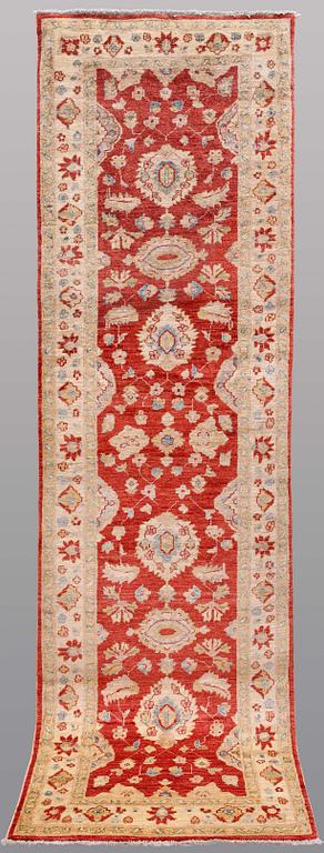 A Ziegler design runner, ca 288 x 80 cm.