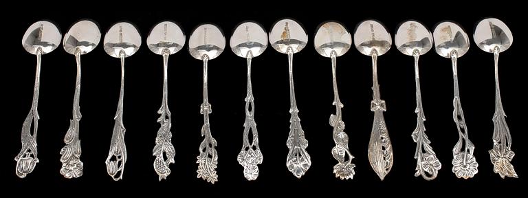 KAFFESKEDAR samt SOCKERTÅNG, 13 delar, silver, GEWE Silvervarufabriken AB, Malmö 1967-68. Tot VIKT ca 159 g.